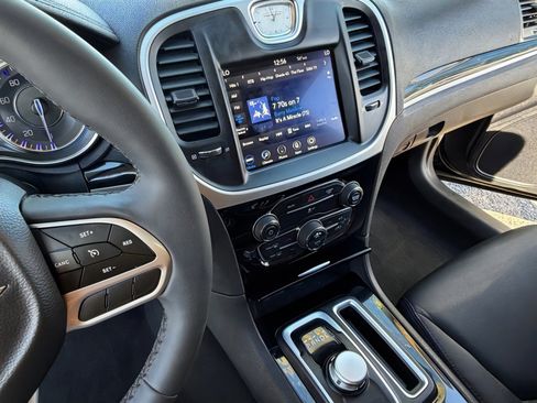 Used 2023 Chrysler 300 Touring w/ Sport Appearance Package image 22