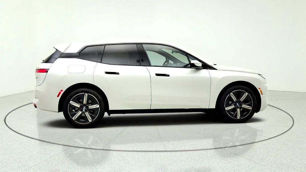 Used 2026 BMW iX xDrive45 w/ Premium Package AWD/4WD image 4