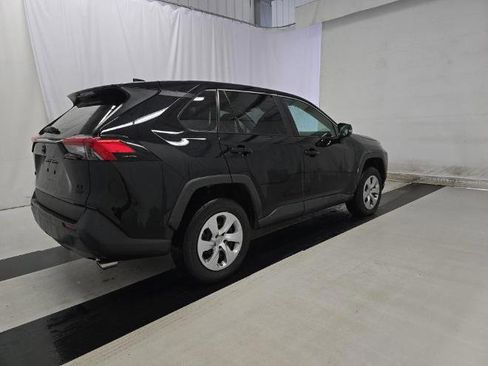 Used 2022 Toyota RAV4 LE image 4