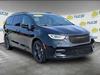 Used 2025 Chrysler Pacifica Limited