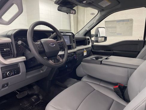 New 2026 Ford F250 XL w/ XL Chrome Package image 6