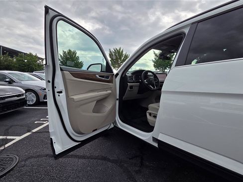 Certified 2026 Volkswagen Atlas SE AWD/4WD image 12