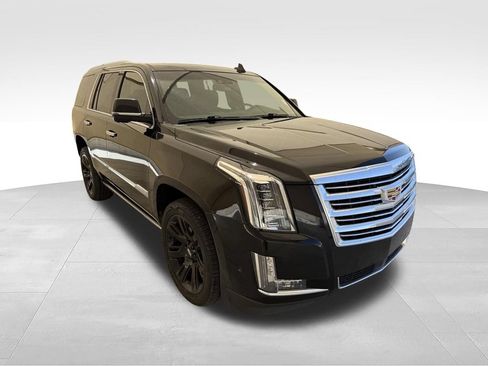 Used 2018 Cadillac Escalade Platinum AWD/4WD image 4
