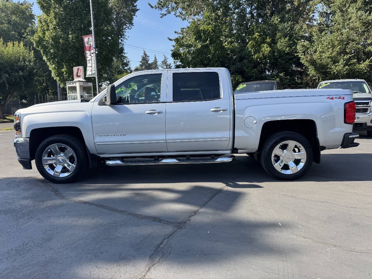 Used 2017 Chevrolet Silverado 1500 LT w/ All Star Edition AWD/4WD image 2