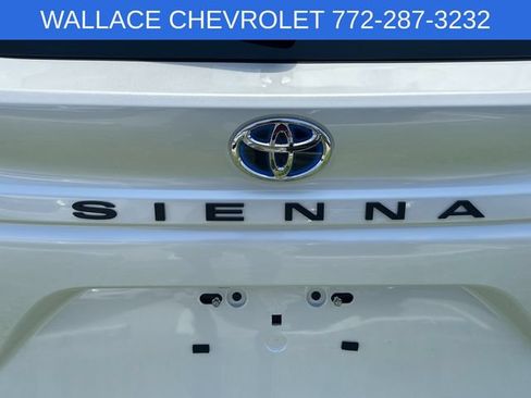 Used 2025 Toyota Sienna XLE FWD image 6