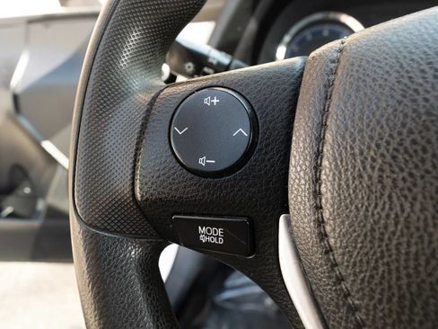 Used 2019 Toyota Corolla LE FWD image 39