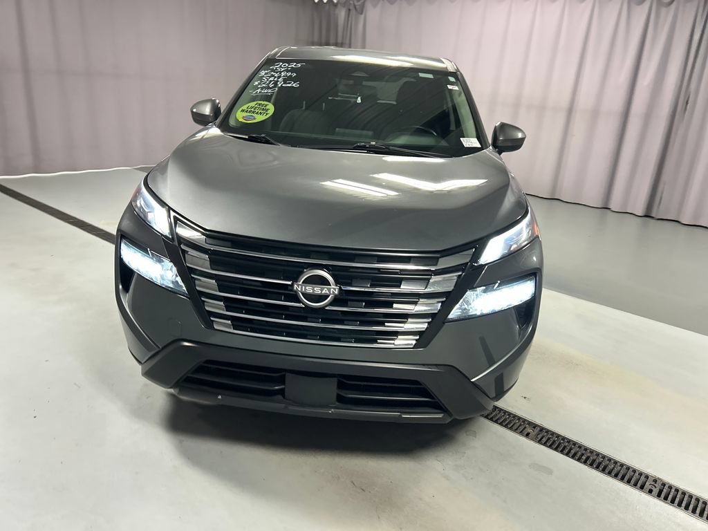 Used 2025 Nissan Rogue SV AWD/4WD image 2