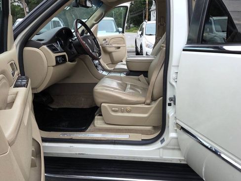Used 2010 Cadillac Escalade ESV Luxury AWD/4WD image 27