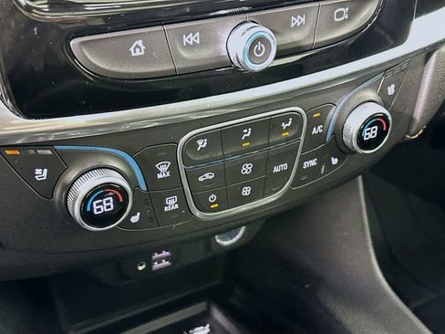 Used 2020 Chevrolet Traverse Premier AWD/4WD image 16