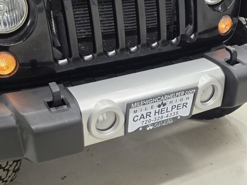 Used 2015 Jeep Wrangler Unlimited Sahara w/ Connectivity Group AWD/4WD image 48