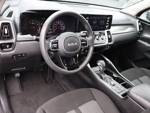 Used 2022 Kia Sorento LX image 5