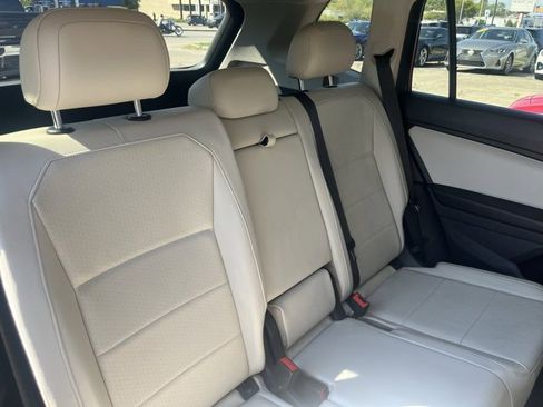 Used 2018 Volkswagen Tiguan SEL image 37