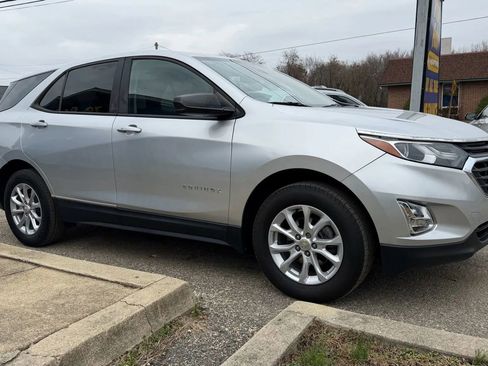 Used 2020 Chevrolet Equinox LS w/ LS Convenience Package image 4