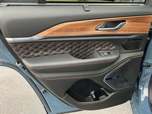 New 2026 Jeep Grand Cherokee Summit AWD/4WD image 17