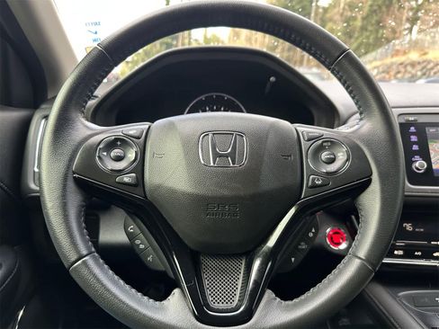 Used 2020 Honda HR-V Touring image 16