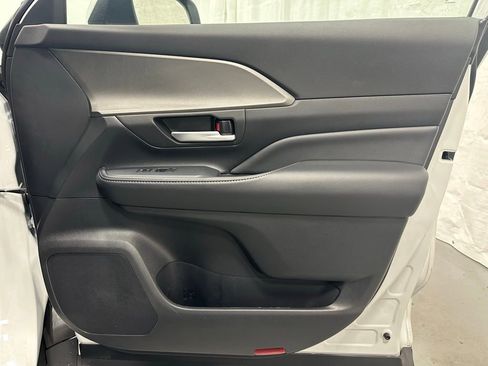 Used 2025 Toyota Grand Highlander AWD image 60