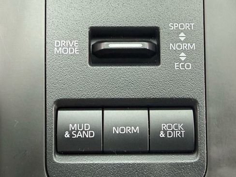 Certified 2024 Toyota Highlander XLE image 25