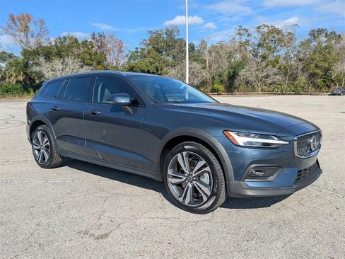 New 2026 Volvo V60 B5 Cross Country Plus w/ Protection Package Premier image 8