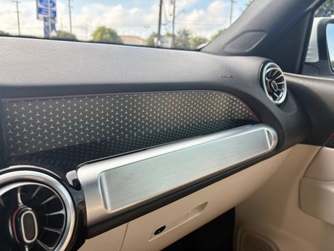 Used 2025 Mercedes-Benz GLB 250 image 19