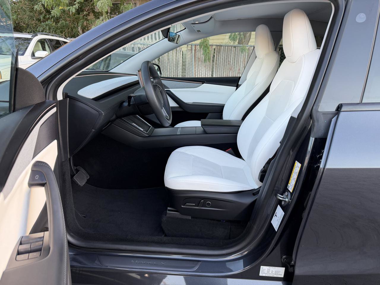 Used 2026 Tesla Model Y Long Range AWD/4WD image 3