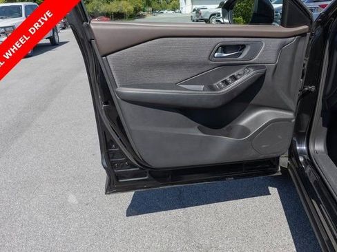 Used 2023 Nissan Rogue SV image 14