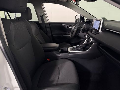 Used 2025 Toyota RAV4 XLE image 29