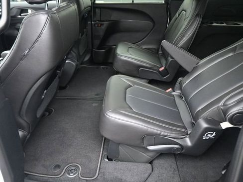 New 2026 Chrysler Pacifica Select image 38