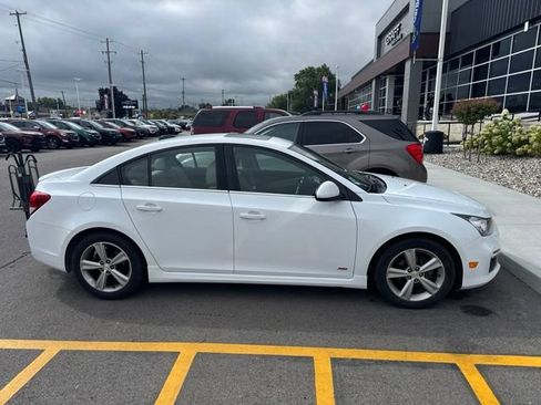 Used 2015 Chevrolet Cruze LT w/ Sun, Sound and Sport Package FWD image 4