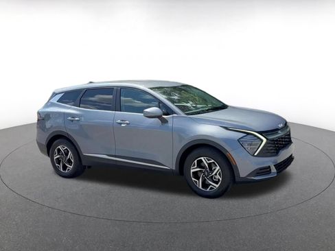 Used 2025 Kia Sportage LX FWD image 2