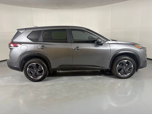 Used 2024 Nissan Rogue SV image 11