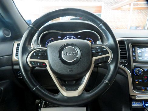 Used 2017 Jeep Grand Cherokee Laredo image 29