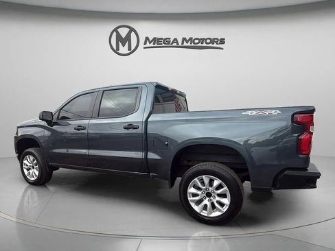 Used 2019 Chevrolet Silverado 1500 Custom w/ Custom Convenience Package image 4