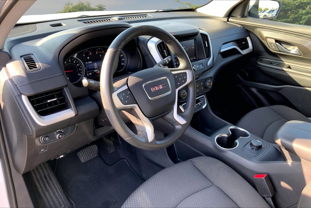 Used 2024 GMC Terrain SLE FWD image 16
