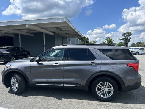 Used 2022 Ford Explorer XLT RWD image 4