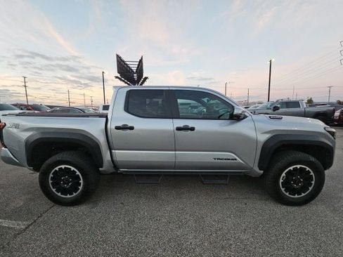 Used 2025 Toyota Tacoma TRD Off-Road image 31