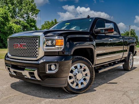 Used 2016 GMC Sierra 2500 Denali w/ Duramax Plus Package AWD/4WD image 7