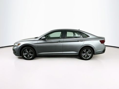 Used 2024 Volkswagen Jetta SE FWD image 4