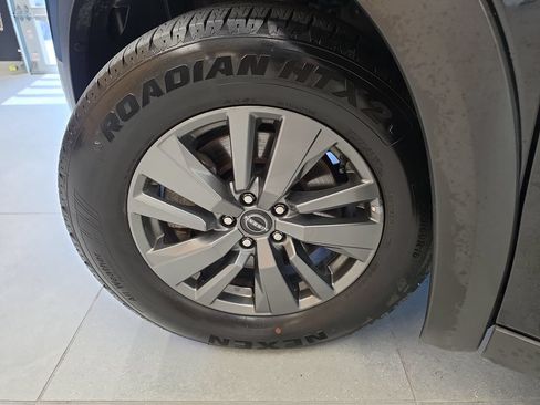 Used 2024 Nissan Pathfinder SV FWD image 33