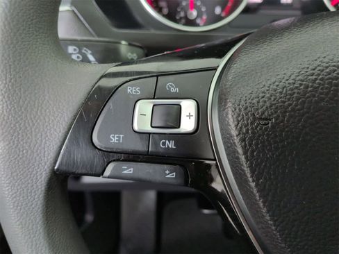 Used 2018 Volkswagen Tiguan S image 21