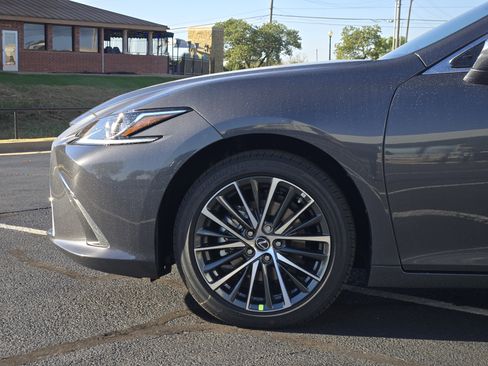 New 2025 Lexus ES 350 w/ Premium Package image 5