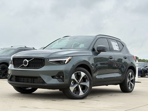 New 2026 Volvo XC40 B5 Plus w/ Protection Package Premier AWD/4WD image 2