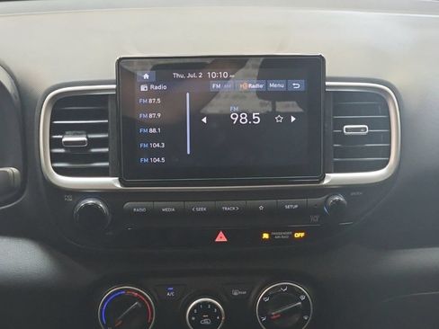 Certified 2025 Hyundai Venue SE FWD image 18
