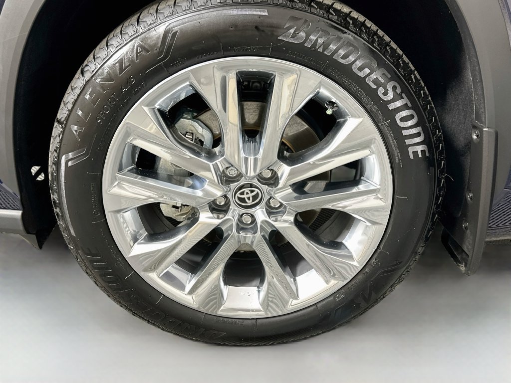 Certified 2026 Toyota Highlander Limited AWD/4WD image 32