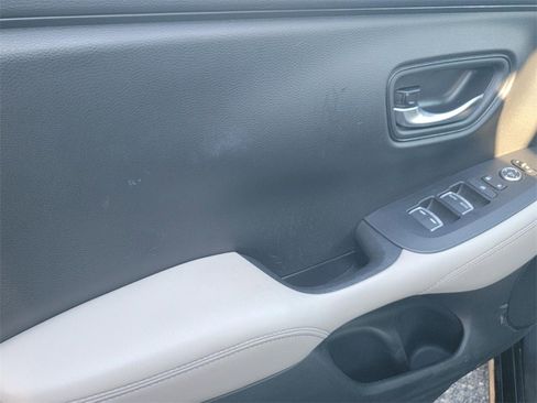 Used 2024 Honda HR-V EX-L image 9