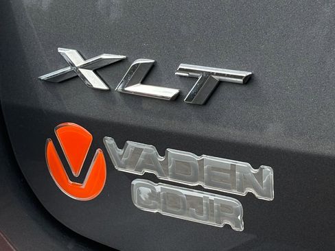 Used 2022 Ford Explorer XLT w/ Equipment Group 202A image 10