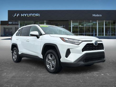 Used 2022 Toyota RAV4 XLE w/ Convenience Package image 2