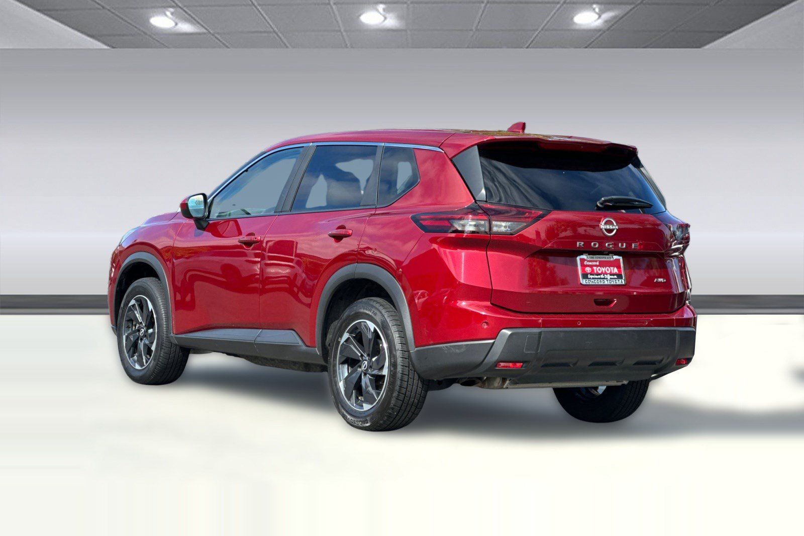 Used 2025 Nissan Rogue SV AWD/4WD image 3