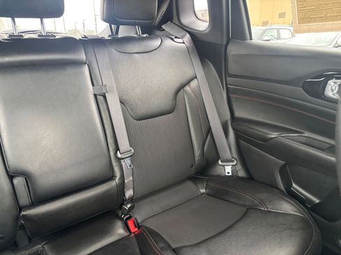 Used 2025 Jeep Compass Trailhawk image 36