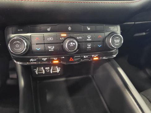 Used 2025 Dodge Durango GT AWD/4WD image 24