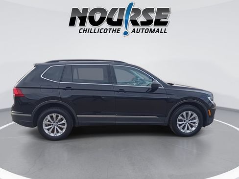 Used 2018 Volkswagen Tiguan SE w/ Panoramic Sunroof Package image 9